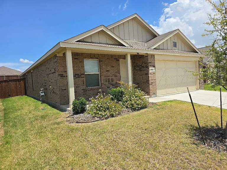 2821 Ozark Cir — Photo 2