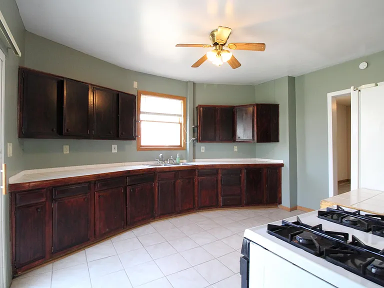 2829 Rutland Ave — Photo 8