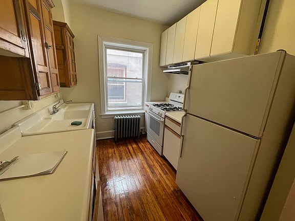 3rd image of 36-10 Crescent St #2