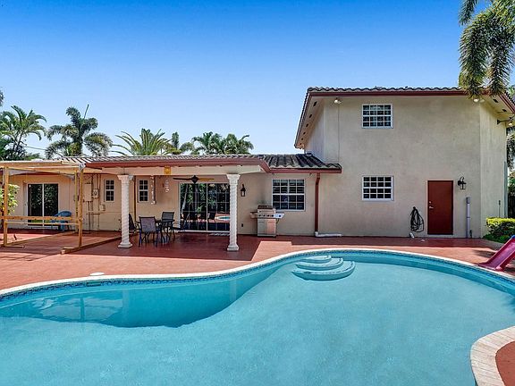 3rd image of 3611 SW 21st Street