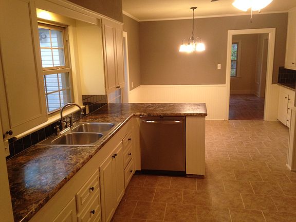 Totally new eat-in kitchen