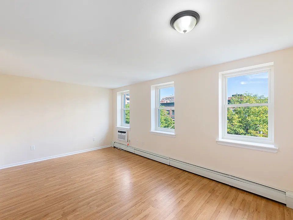 70 E 118th St #3