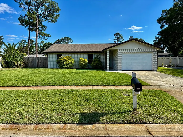 1747 Papaya Dr N — Photo 1