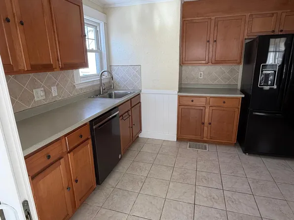 2 Nobby Ln, Natick, MA 01760