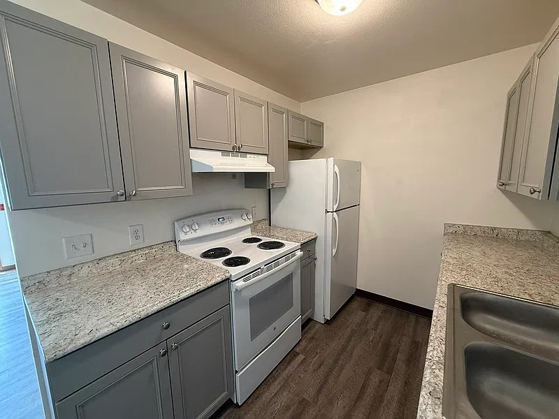 3 bed, 1.0 bath, $949 — Photo 4