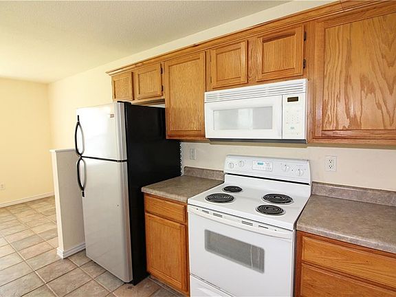 4th image of 2703 SW 10th St
