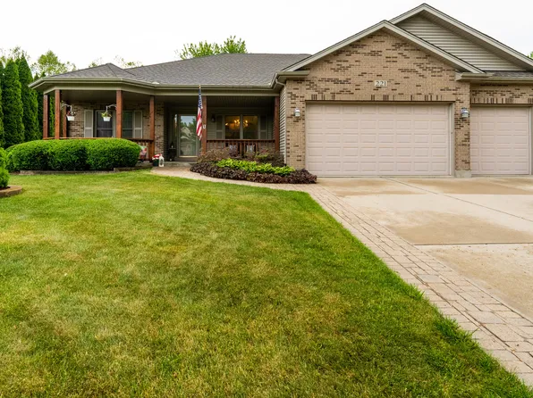 221 Red Hawk Rd, Hampshire, IL 60140
