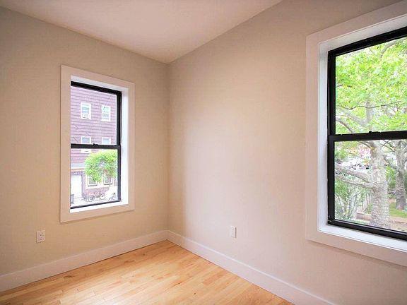 3rd image of 867 Metropolitan Ave #2B