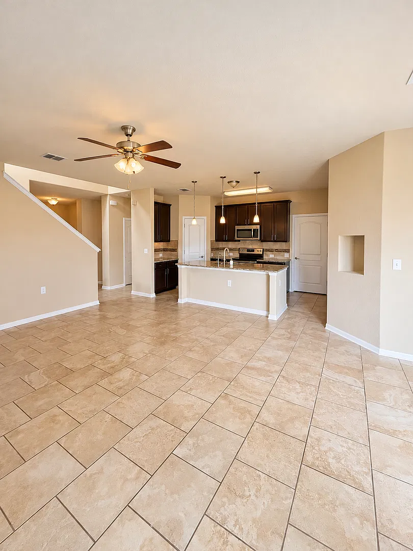 Fall Specials! 3bed 2 1/2 Bath Corner-Lot Home In Hunters Pond — Photo 4