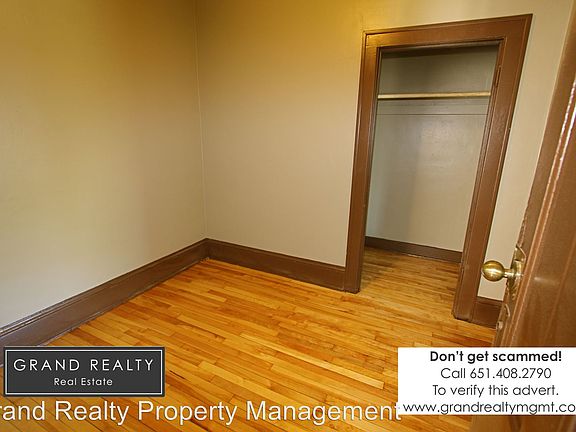 4th image of 2542 University Ave NE