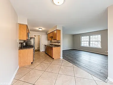 2 bed, 1034 sqft, $2,200 — Photo 3
