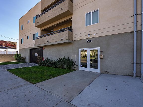 2nd image of 11740 Vanowen St #204