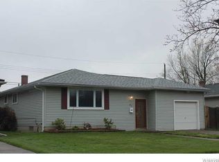 40 Mayberry Dr E, Buffalo, NY 14227