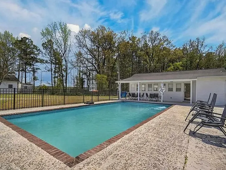 1032 Lynch Rd — Photo 12