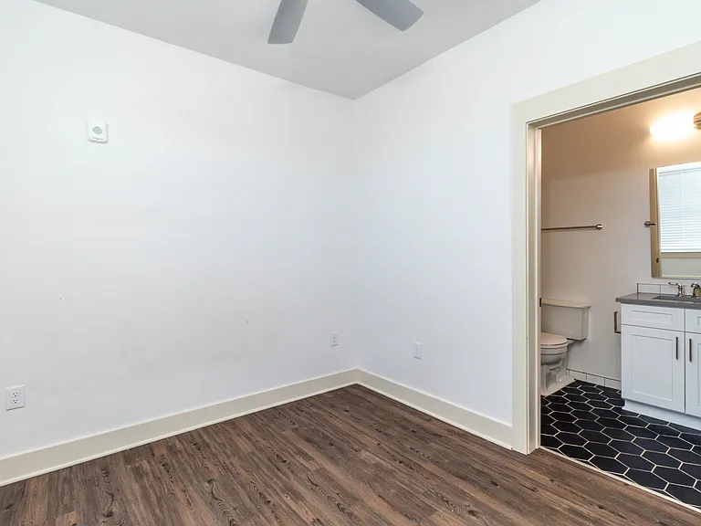 1120 Franck St — Photo 43