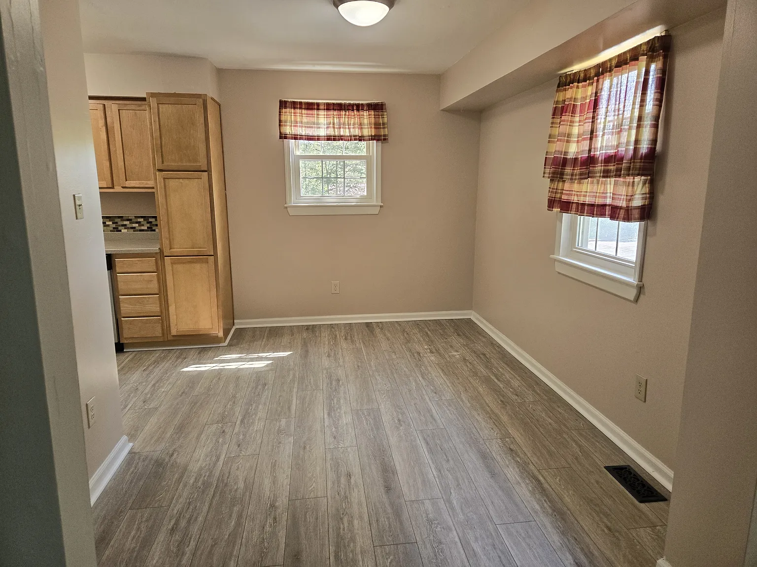 3 bed, 2.5 bath, 1152 sqft, $1,800 — Photo 3