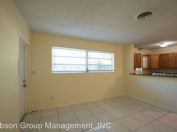 4th image of 251 SE 23rd St APT 5