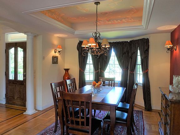 DR to front door.JPG