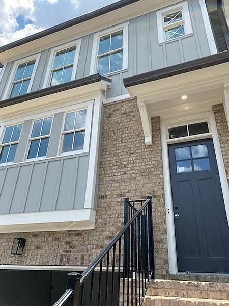 1st image of 370 Thrasher St #14
