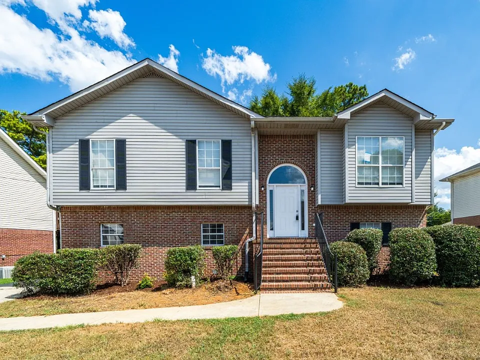 429 Surrey Cir