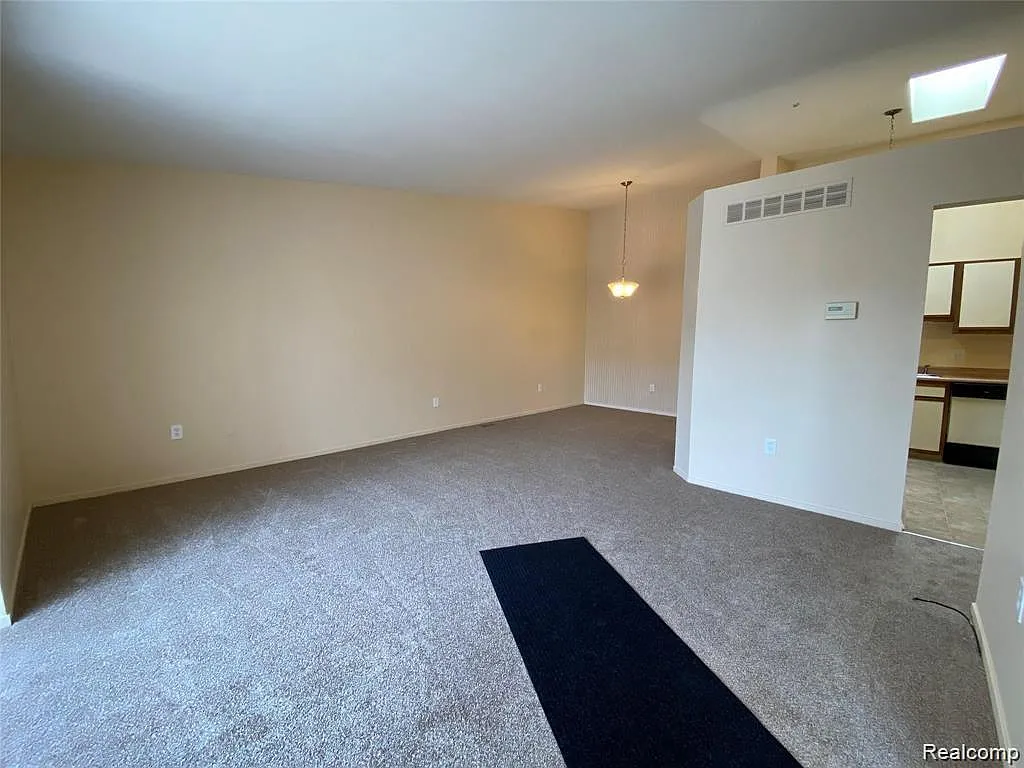 2 bed, 1.0 bath, 992 sqft, $1,700 — Photo 4
