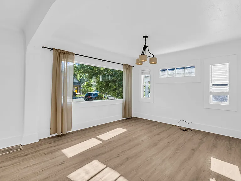 724 E Browning Ave — Photo 4
