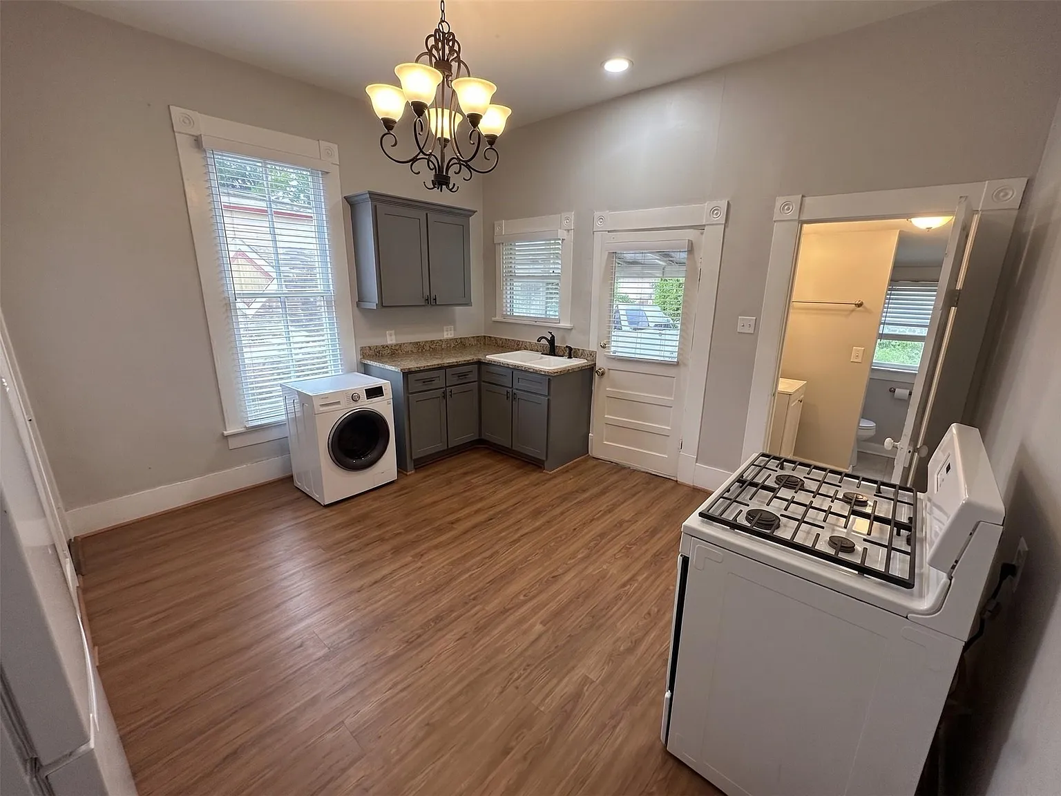 1 bed, 1.0 bath, 610 sqft, $1,250 — Photo 2