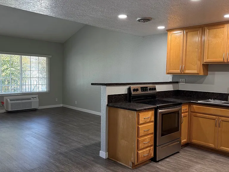 Twin Pines Apartments — Photo 52