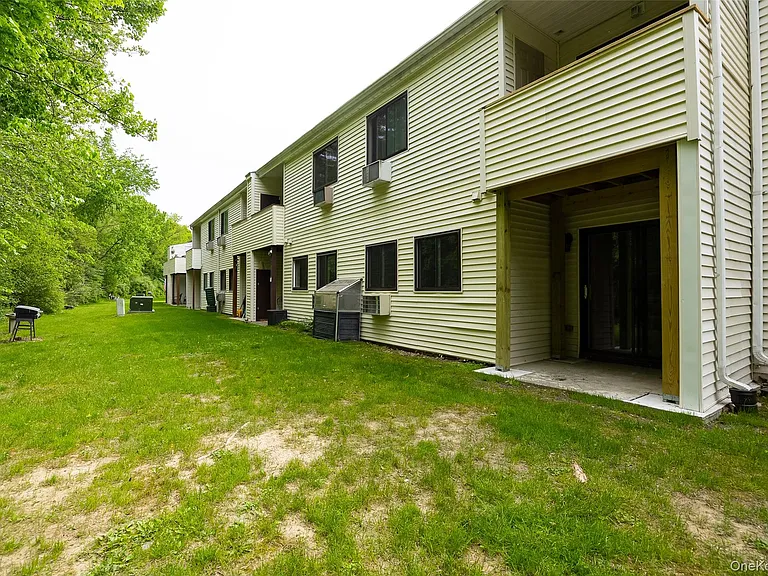 19 Scarborough Ln #A — Photo 14