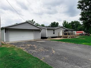 307 Oak St, Odin, IL 62870