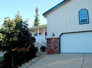 921 S 67th St, Springfield, OR 97478