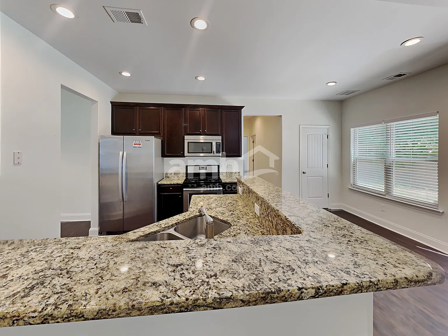 5 bed, 2.5 bath, 2363 sqft, $2,495 — Photo 3