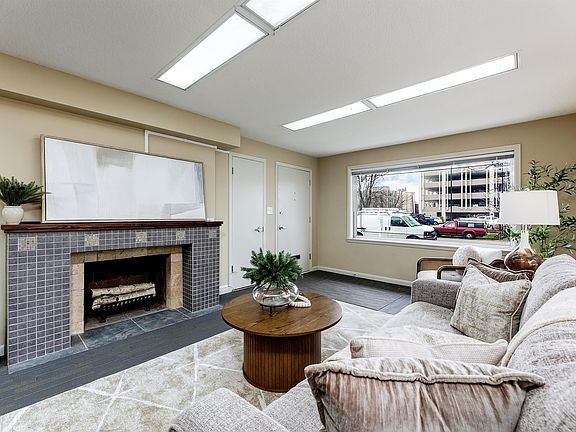 4th image of 608 W Franklin St
