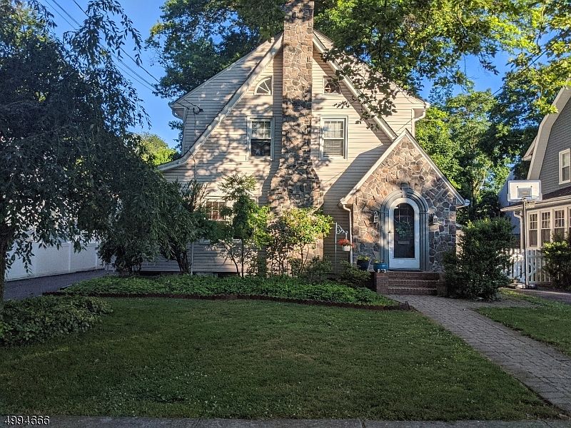 1st image of 30 W Lincoln St