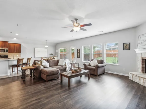 733 Evergreen Ct, Burleson, TX 76028