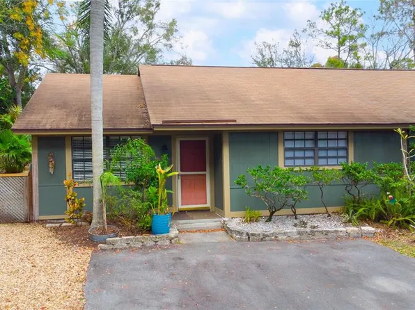 1009 Willow Pond Dr, Safety Harbor, FL 34695