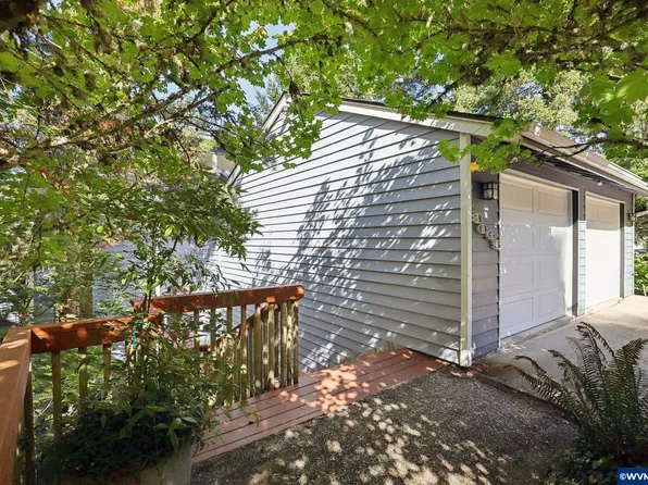 3065 Camellia Dr S, Salem, OR 97302
