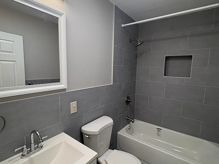 180 Bayview Ave — Photo 7
