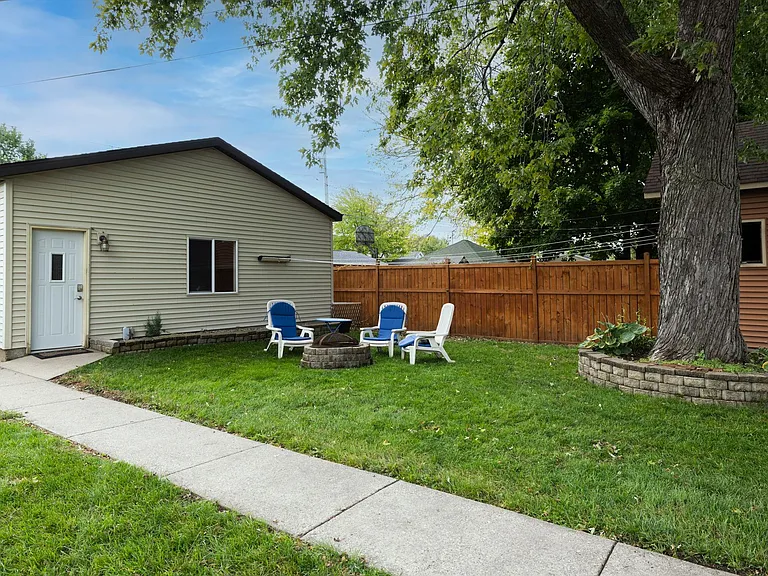 1240 Denton St — Photo 25
