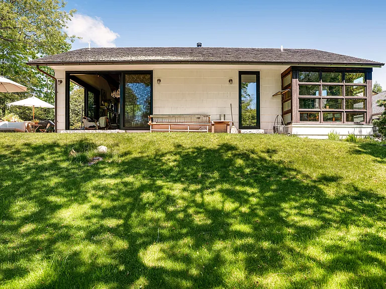 37 Freemont Rd — Photo 2
