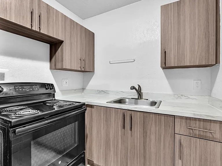 2781 SW 2nd St #6 — Photo 3