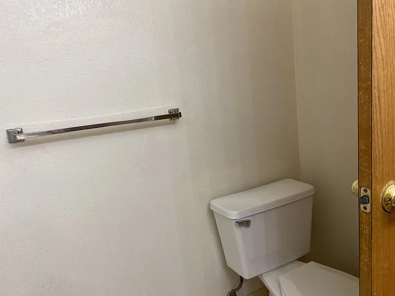 610 S Whitcomb St #B — Photo 11