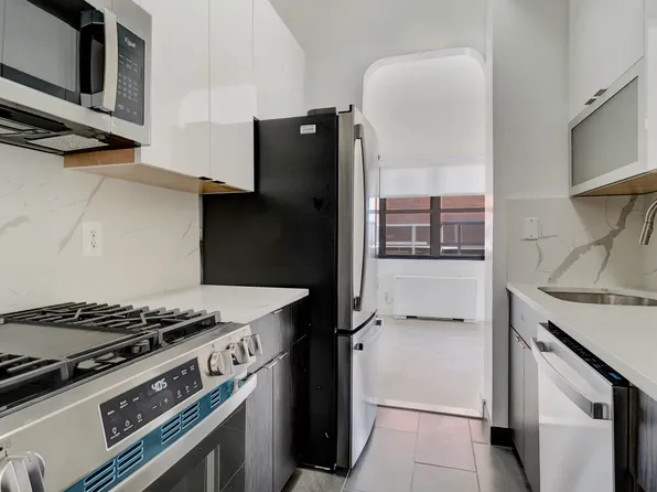 120 East 34th Street image 8 of 11