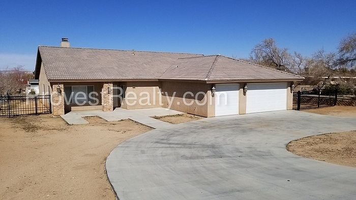 1st image of 18370 Catalpa St