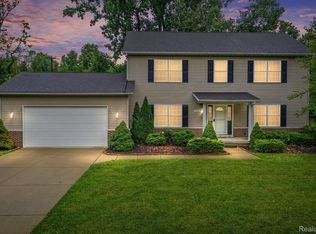 32004 Alameda St, Farmington, MI 48336