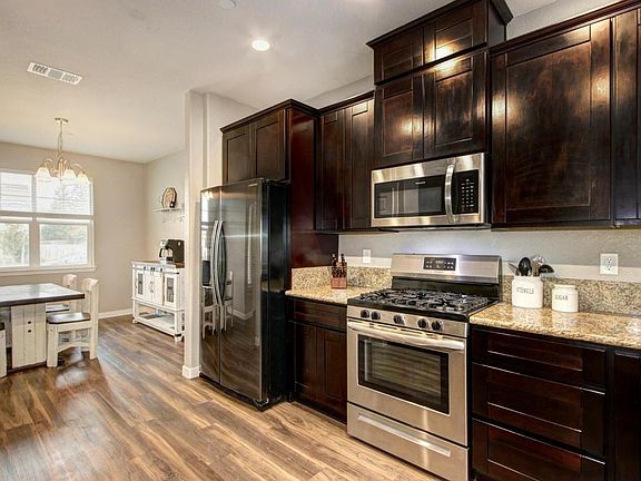 4th image of 2094 River Rock Dr