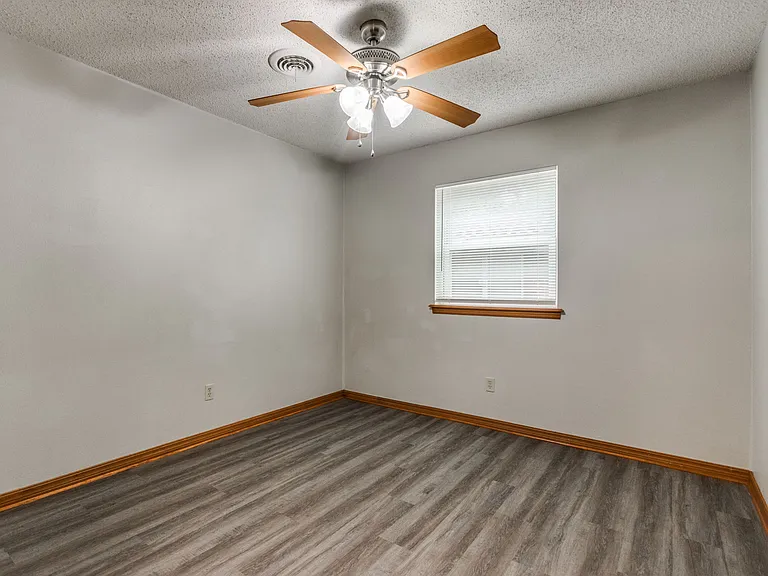 1639 Westbrooke Ter — Photo 14