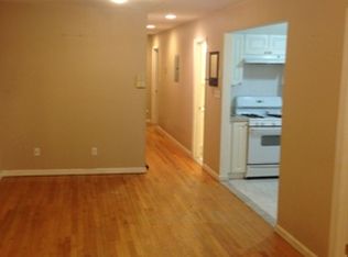 2519 14th St #3, Astoria, NY 11102