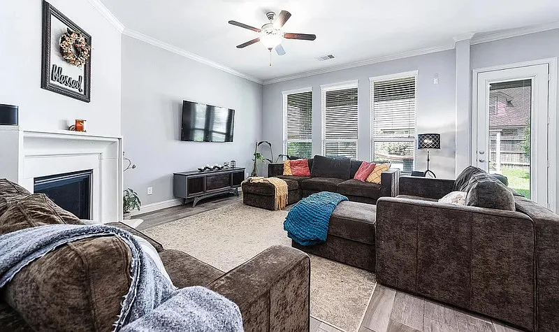 4 bed, 3.0 bath, 2411 sqft, $2,875 — Photo 4