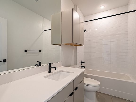 5th image of 100 W Mockingbird Ln #201